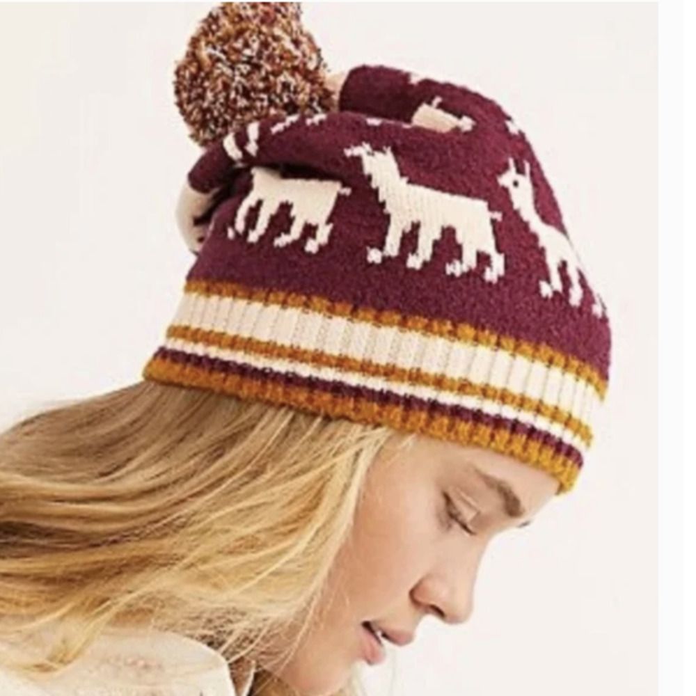 Free People Women's Alpaca My Bags Pom Beanie Cranberry Sz O/S - Picture 1 of 6